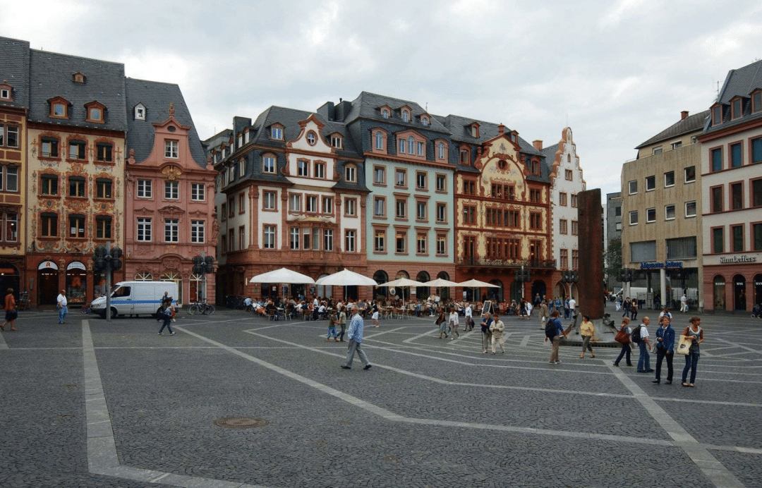 best countries to move to - Market square at Mainz Germany